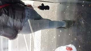 Sevimli sarışın bir yabancının onu tüm deliklerine sokmasına izin verir arap ifşa sex