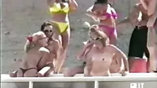 Sislovesme-kardeşi ile güzel bir vk porno arap sürpriz
